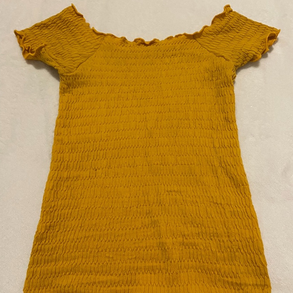 XS, Off the shoulder mustard top